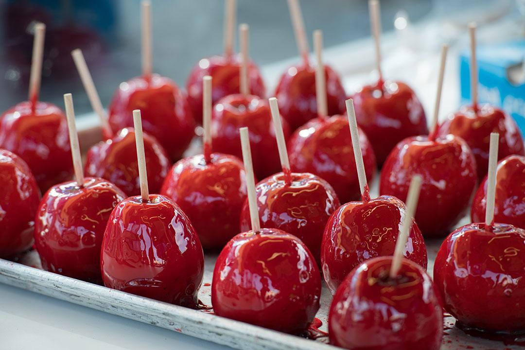 2021_Convention_Set_TrayofCandyApples