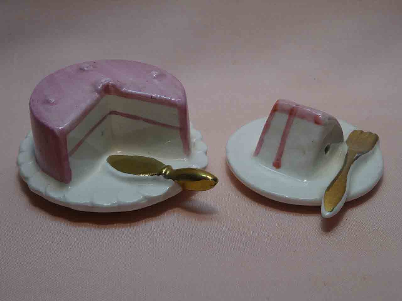 Japan miniature cake & slice salt and pepper shakers - pink