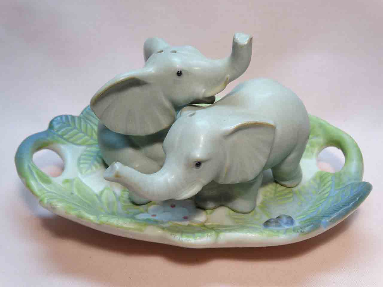 Takanashi African Safari animal series of salt and pepper shakers - elephants