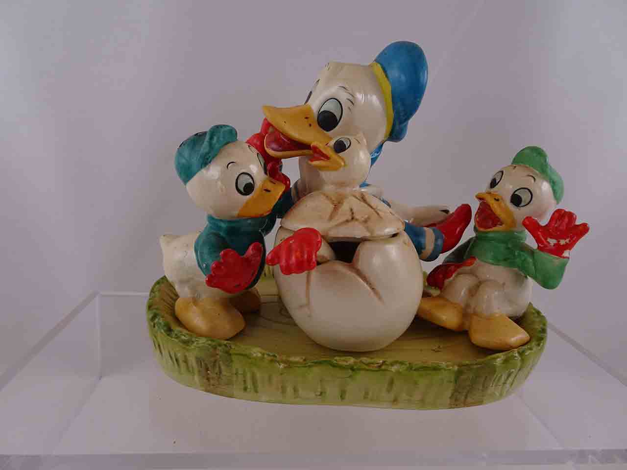 Donald Duck and nephews with red gloves condiment salt and pepper shakers