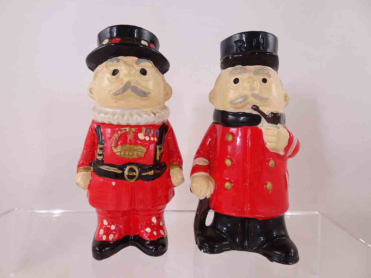 62662 Beefeaters salt and pepper shakers