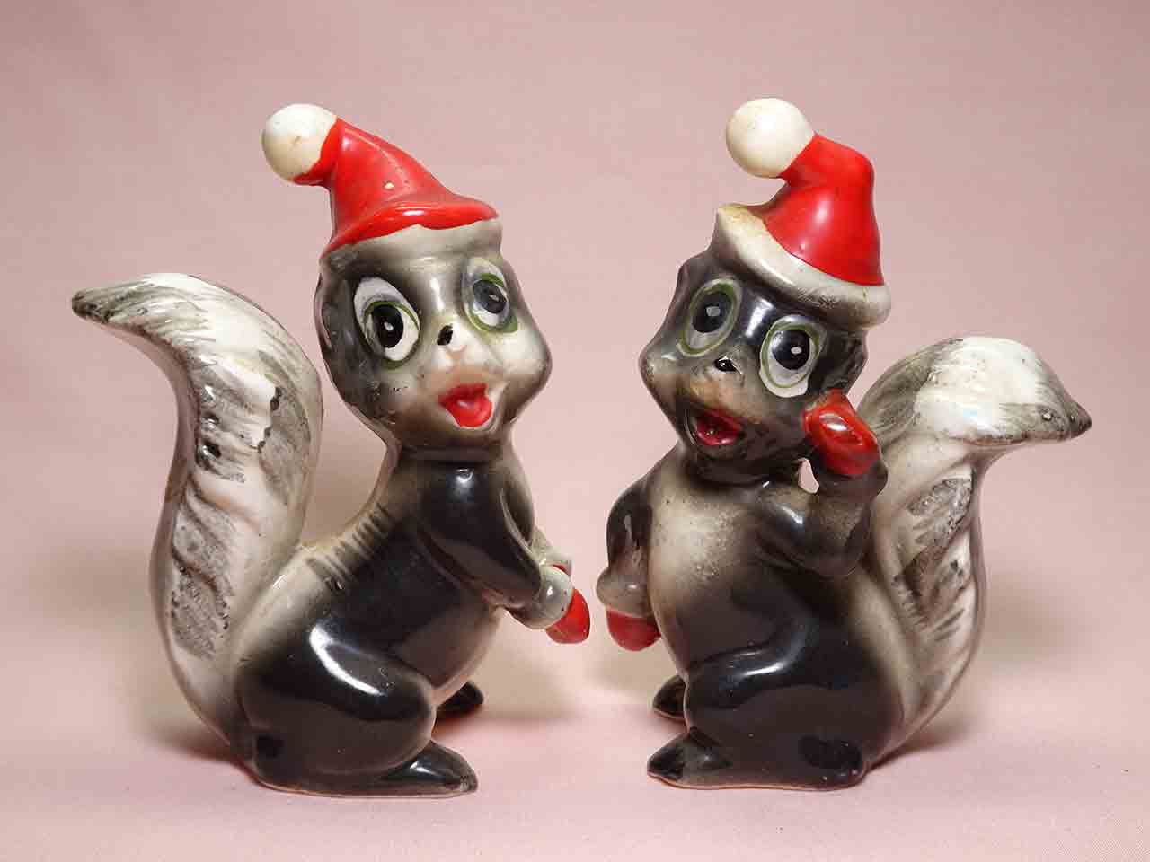 Kreiss Christmas skunks salt and pepper shakers