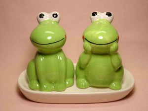 Frogs salt and pepper shakers