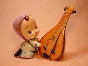 Children musicians salt and pepper shakers series - lute