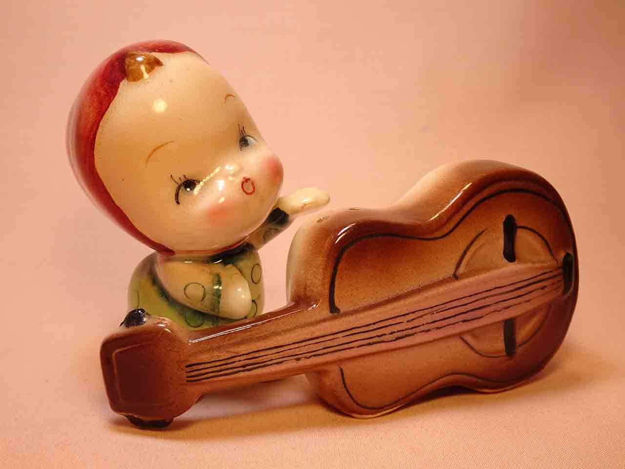 Children musicians salt and pepper shakers series - guitar