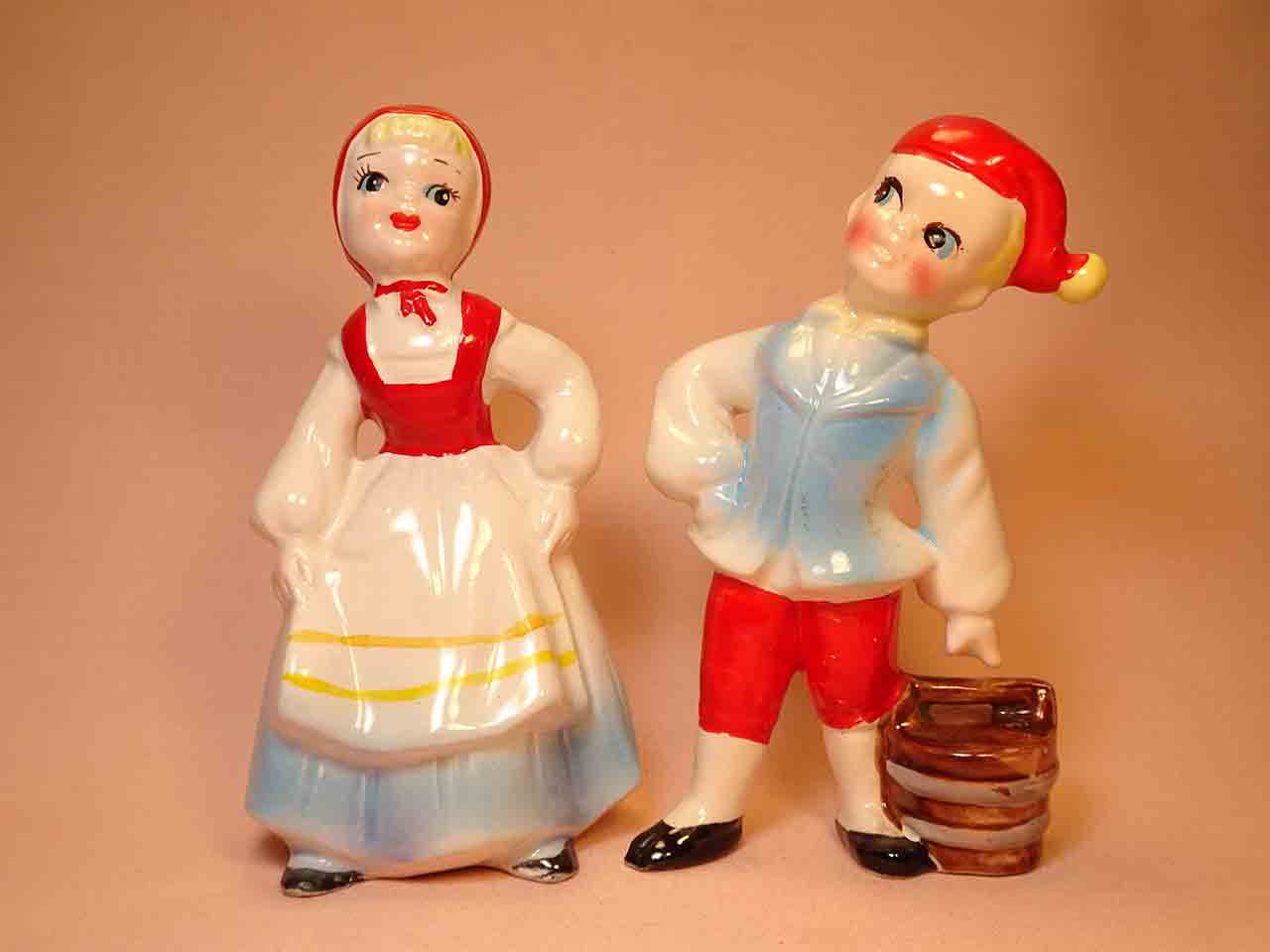 Kreiss Switzerland couple salt and pepper shakers