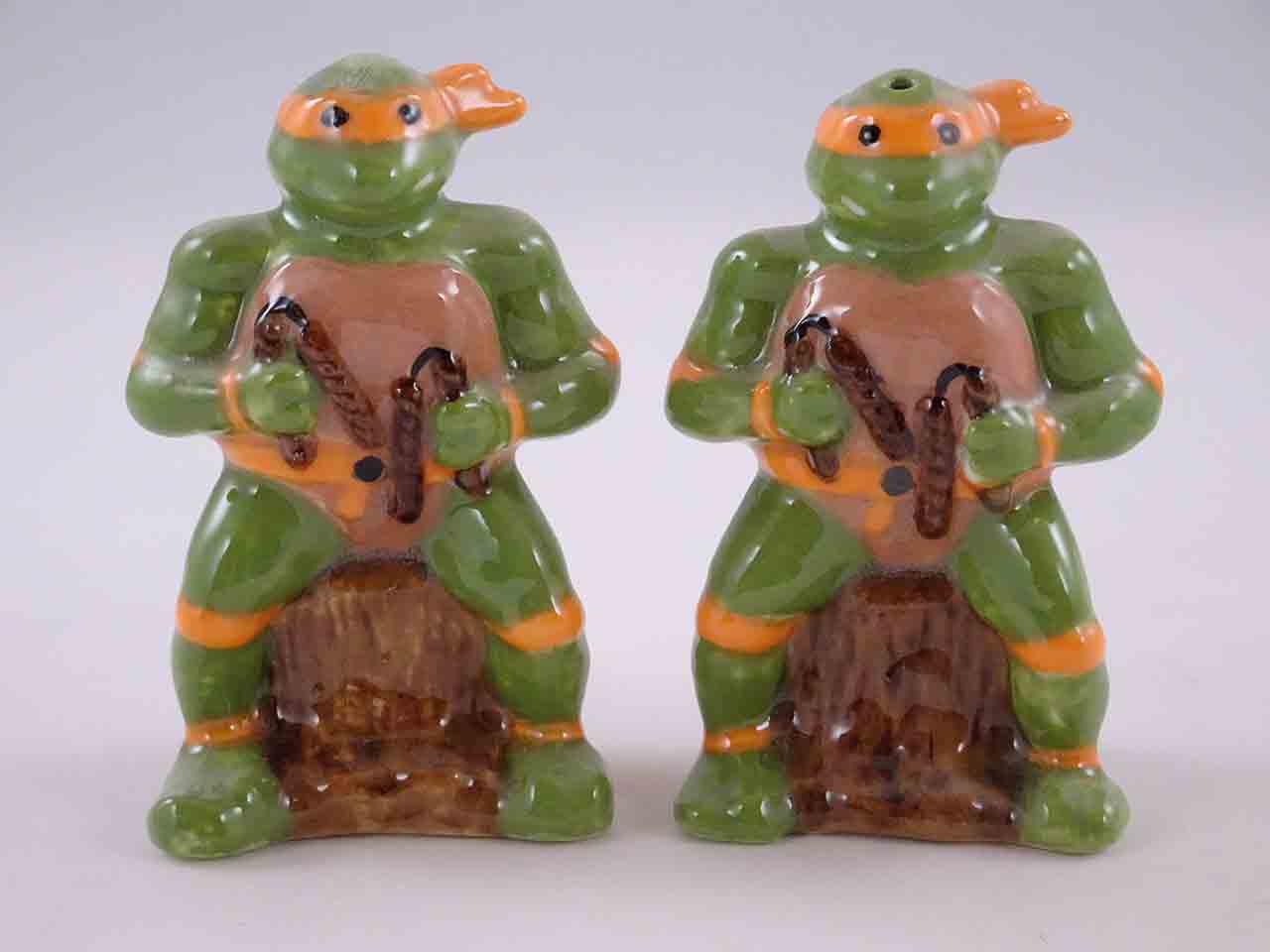 TNMT Michaelangelo salt and pepper shakers