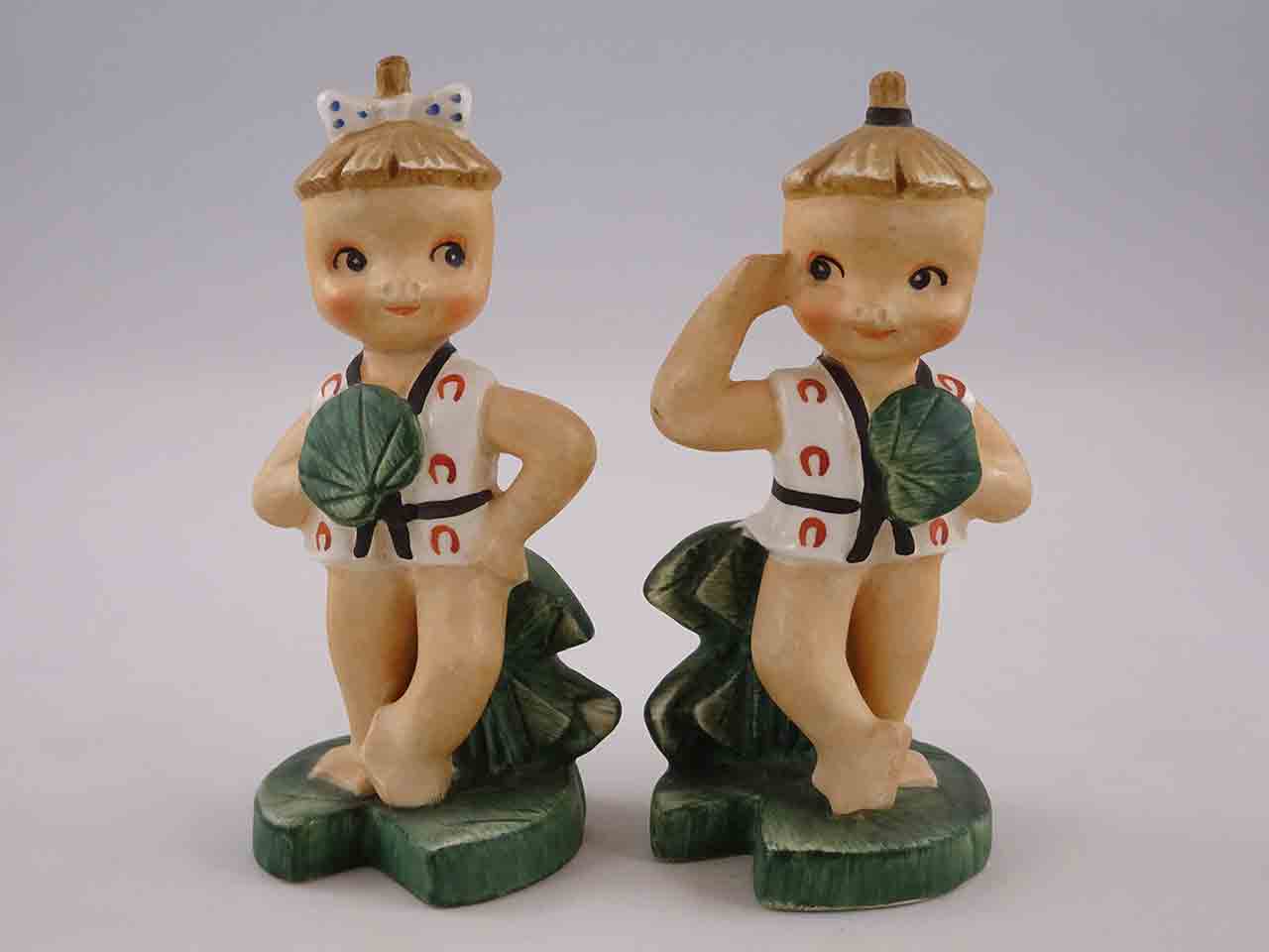 Kappas salt and pepper shakers