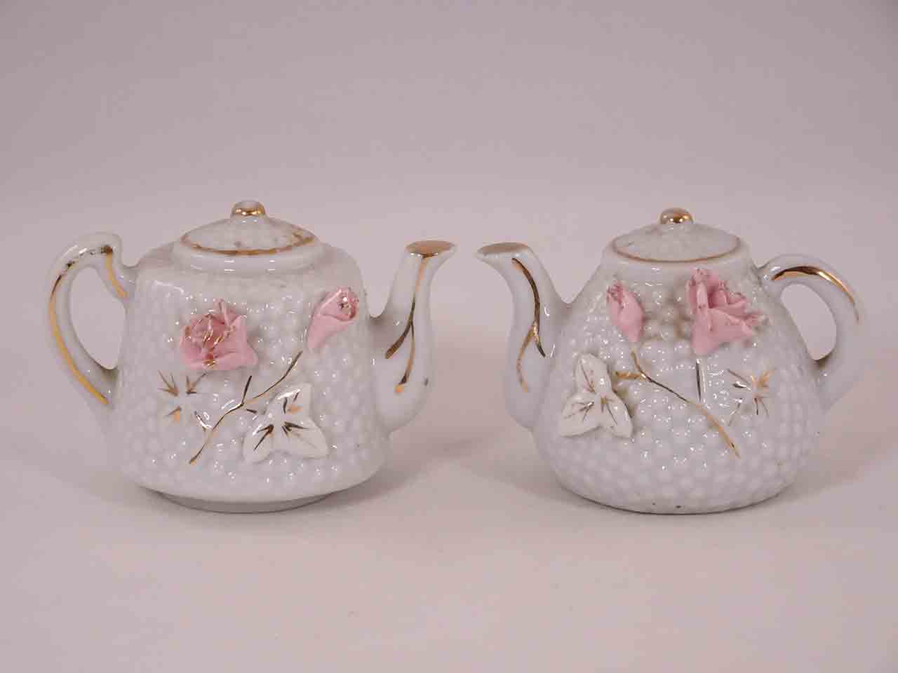 Teapots salt and pepper shakers