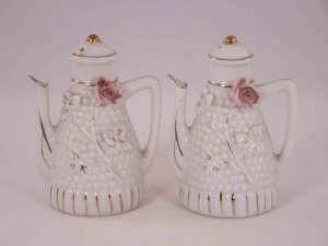 Teapots salt and pepper shakers