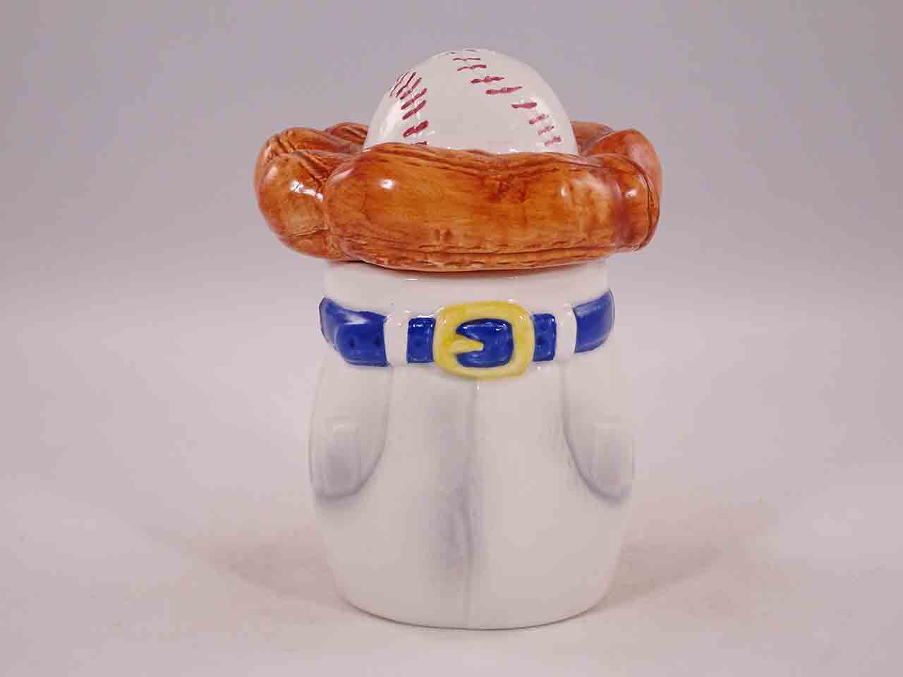 Baseball salt and pepper shakers