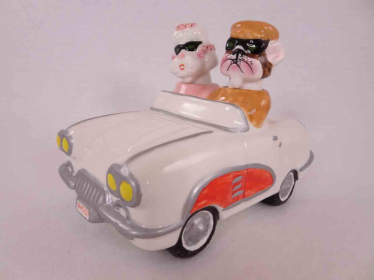 Dogs in car nodder salt and pepper shakers by Clay Art