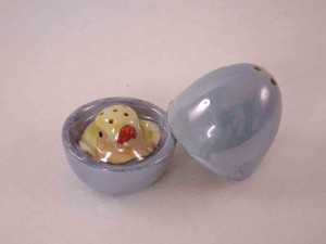 Lusterware baby bird in nest stacker salt and pepper shaker