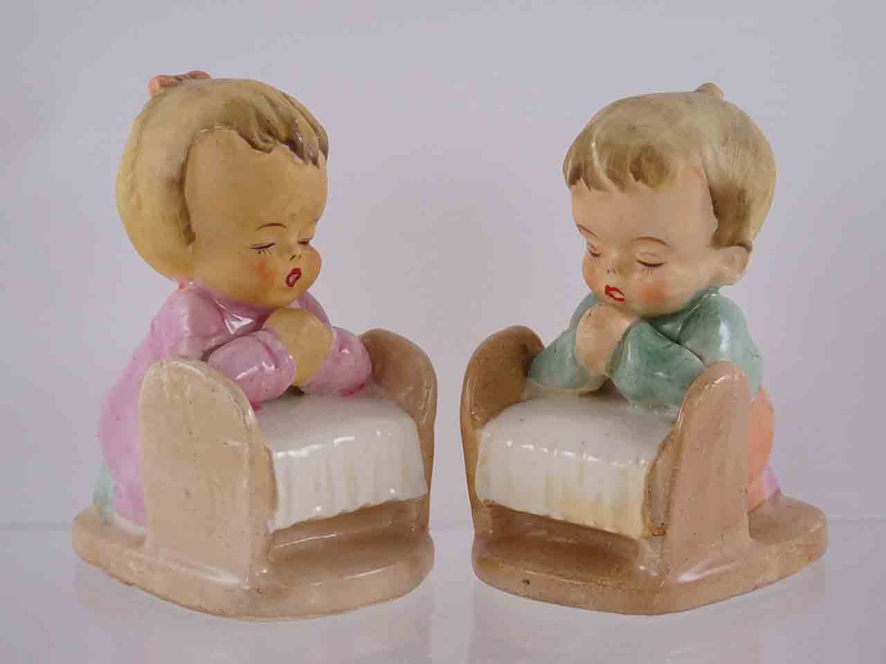 Children praying at bedsides salt and pepper shakers