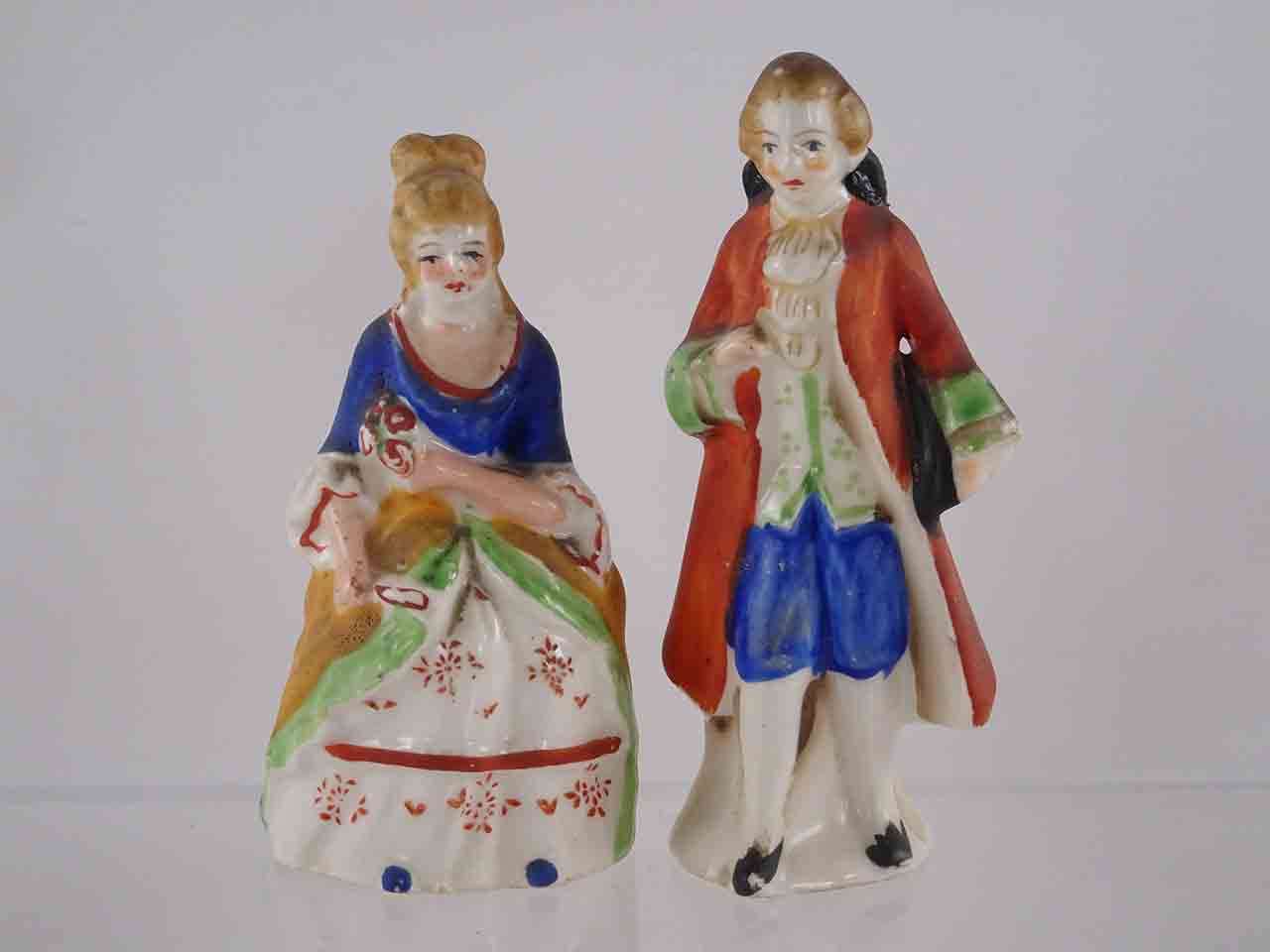 Colonial lady & gentlemen salt and pepper shakers