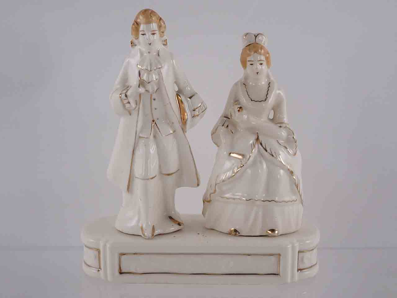 Colonial lady & gentlemen salt and pepper shakers