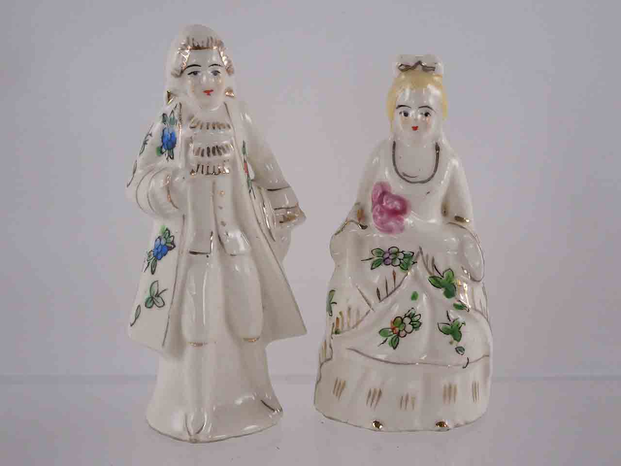 Colonial lady & gentlemen salt and pepper shakers