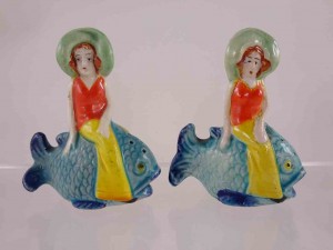 Marutomoware fancy ladies sitting of fish salt and pepper shakers