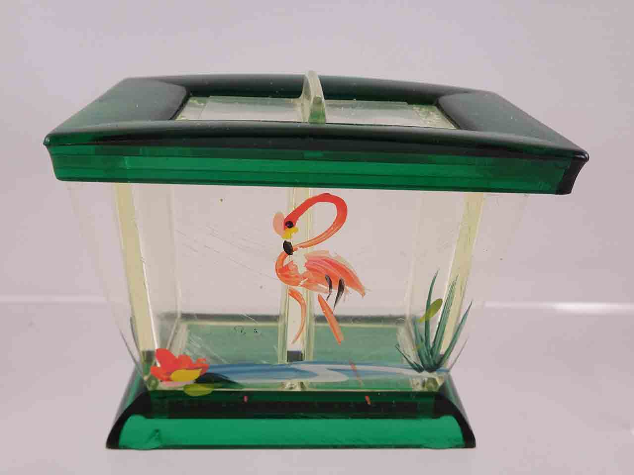 Plastic one piece fish tank with flamingo salt and pepper shakers