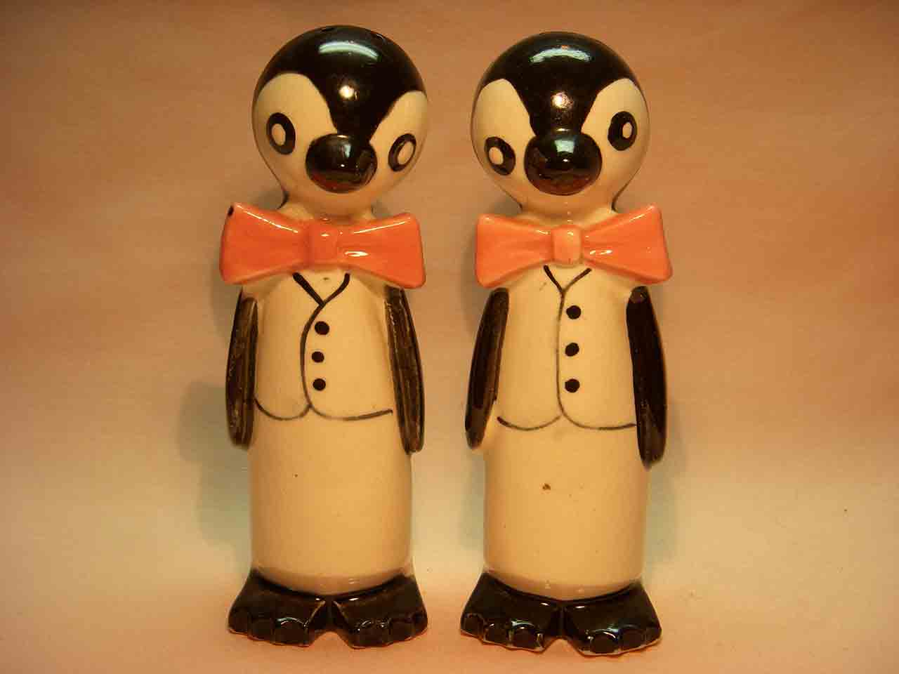 Penguins salt and pepper shakers