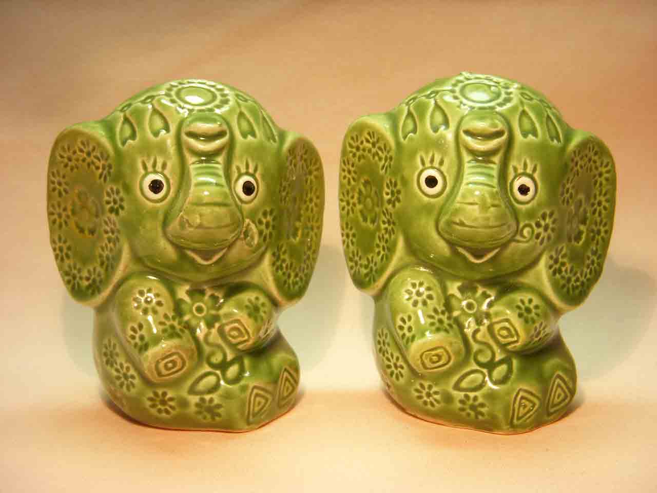 Elephant salt and pepper shakers