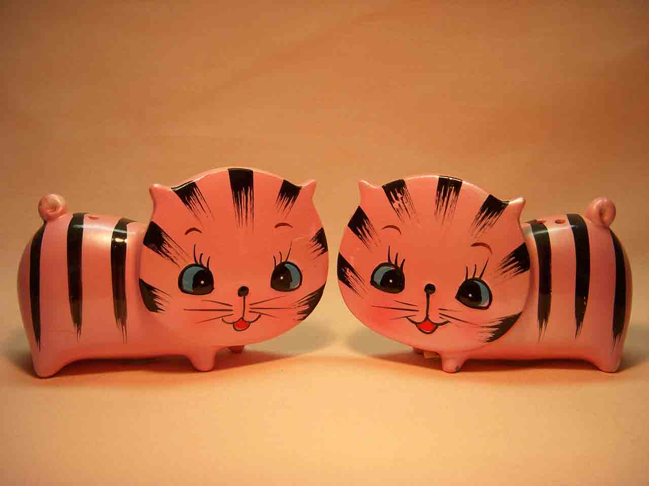 Cats salt and pepper shakers