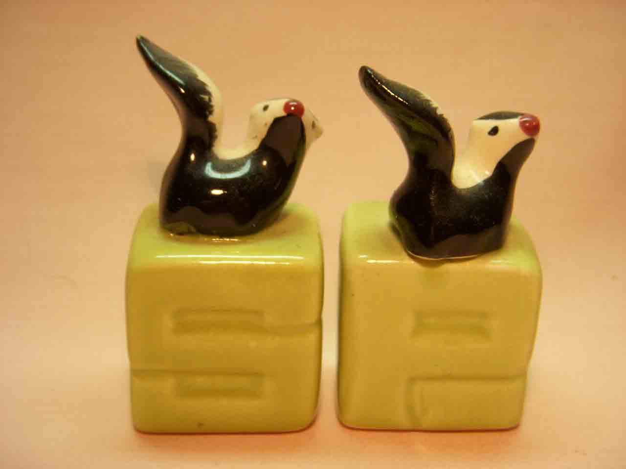 Animals on S&P letters salt and pepper shakers - Skunks