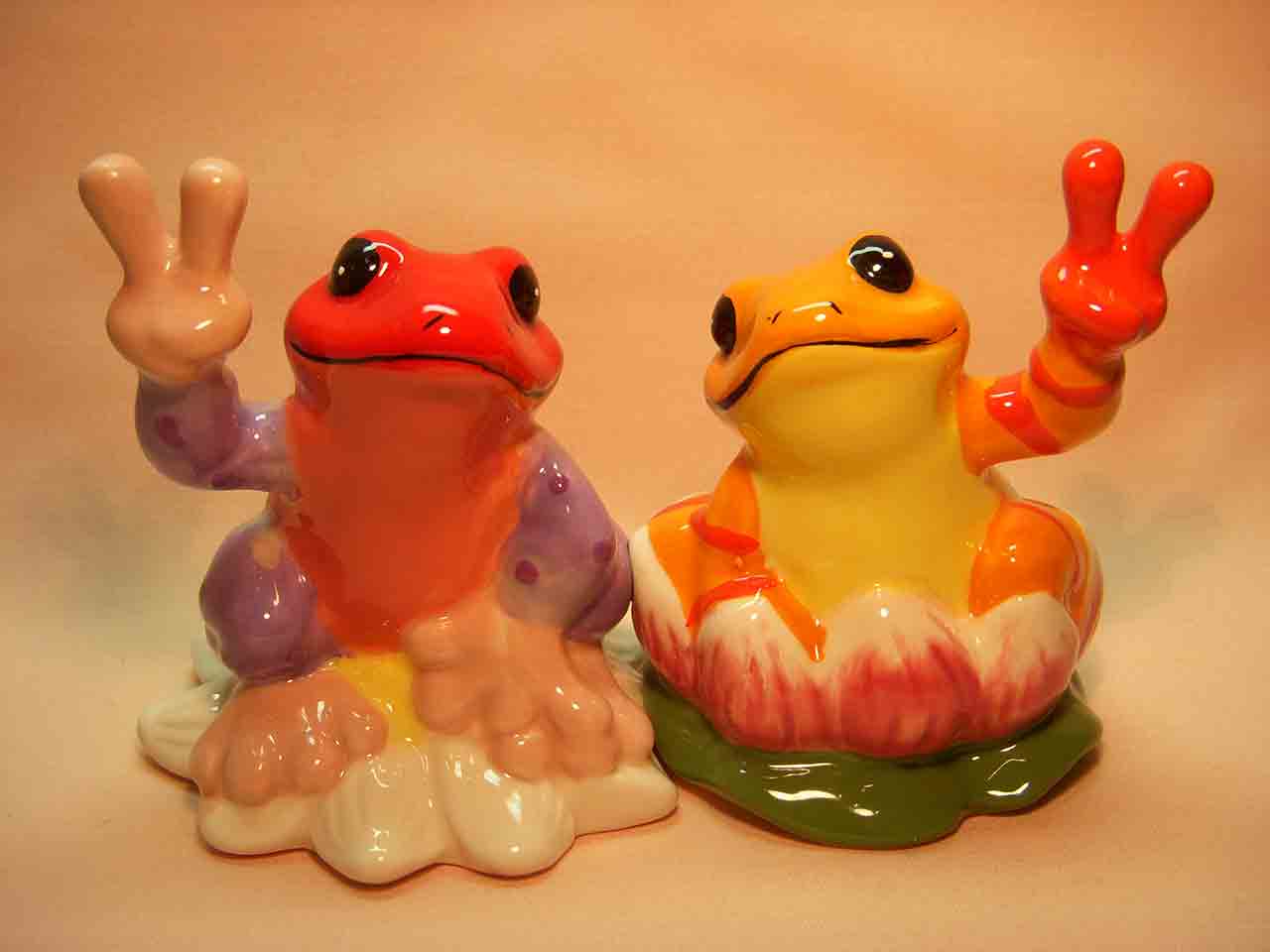 Peace Frogs by Westland Giftware salt and pepper shakers