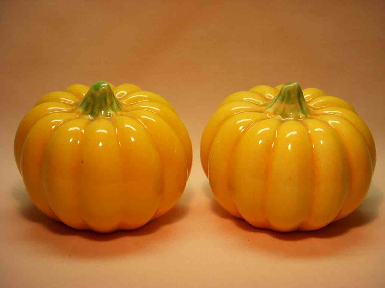 Vallona Starr pumpkins salt and pepper shakers