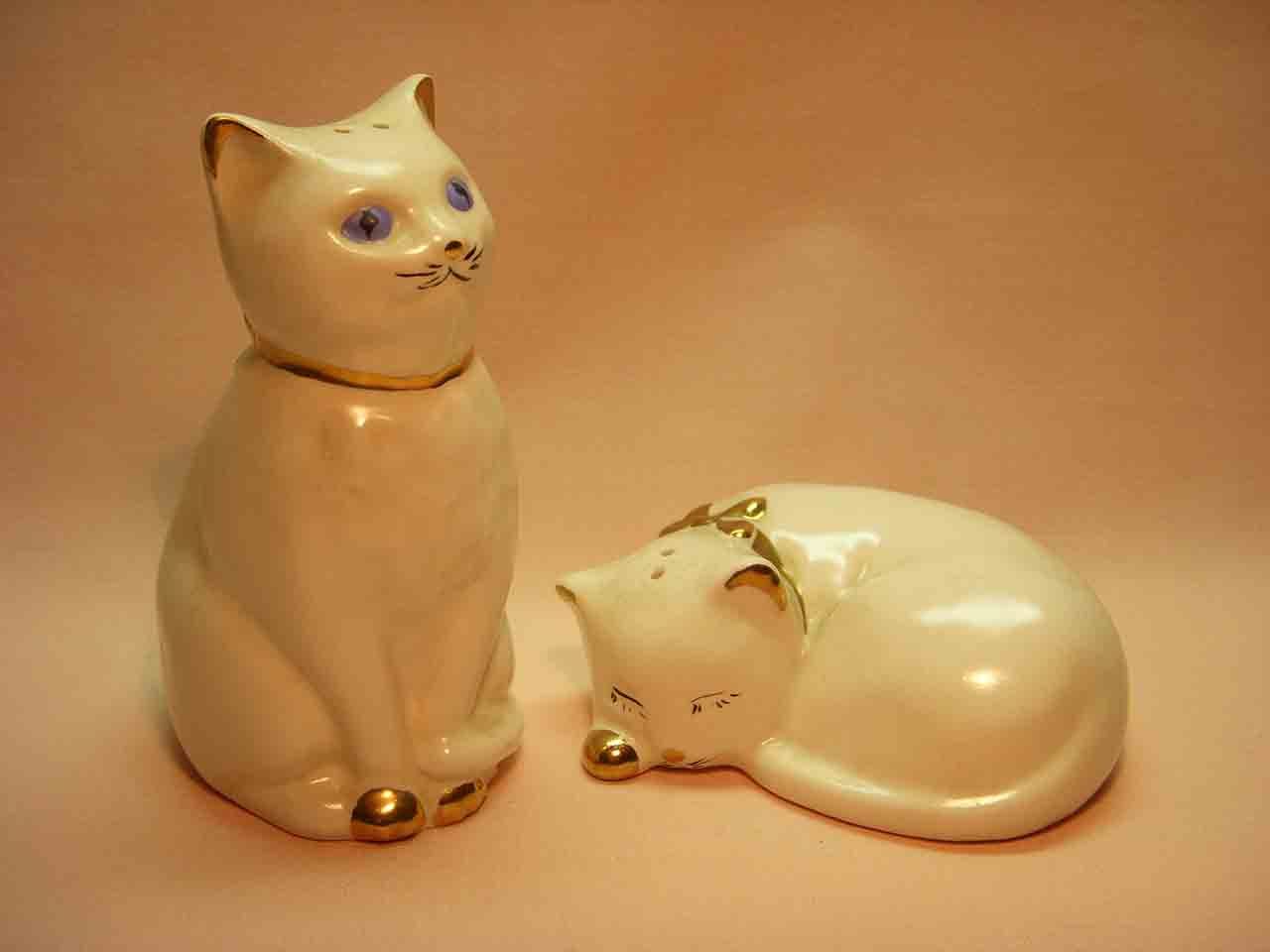 Vallona Starr white cats salt and pepper shakers