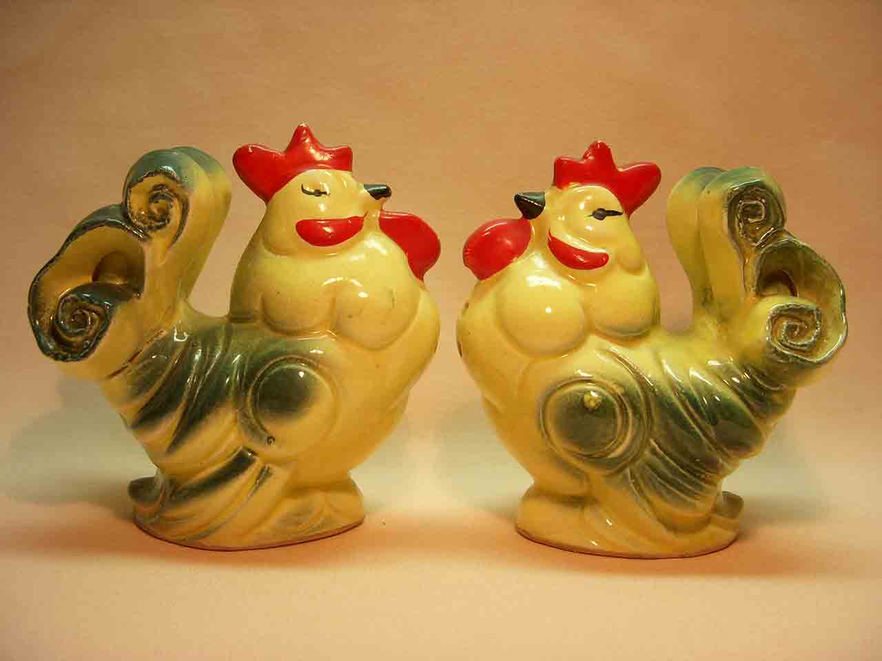 Kreiss chickens salt and pepper shakers