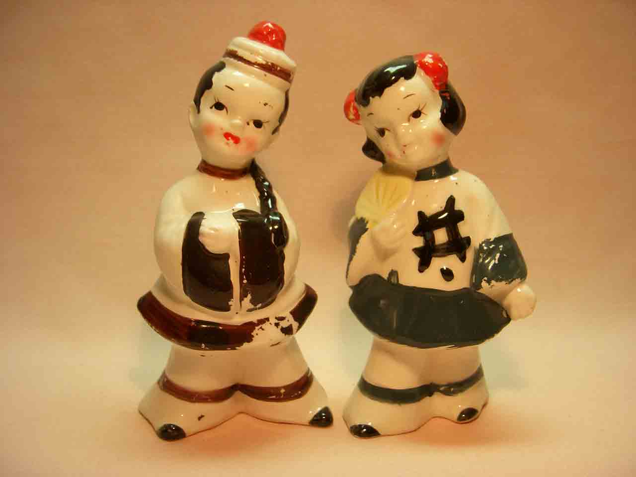 Kreiss Asian salt and pepper shakers