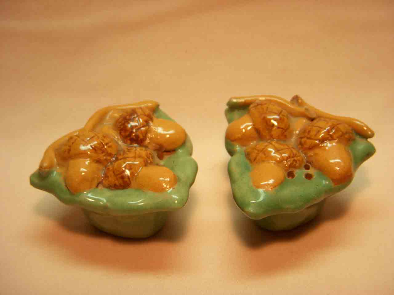 Billie Vier acorns salt and pepper shakers